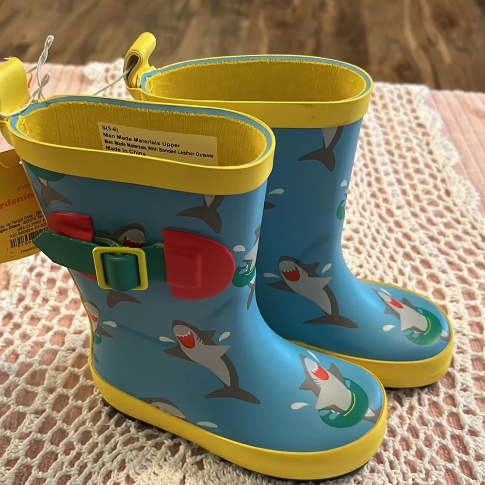Kids  waterproof garden boots NWT by Sun Squad.  With fun shark patterns. - Picture 2 of 9